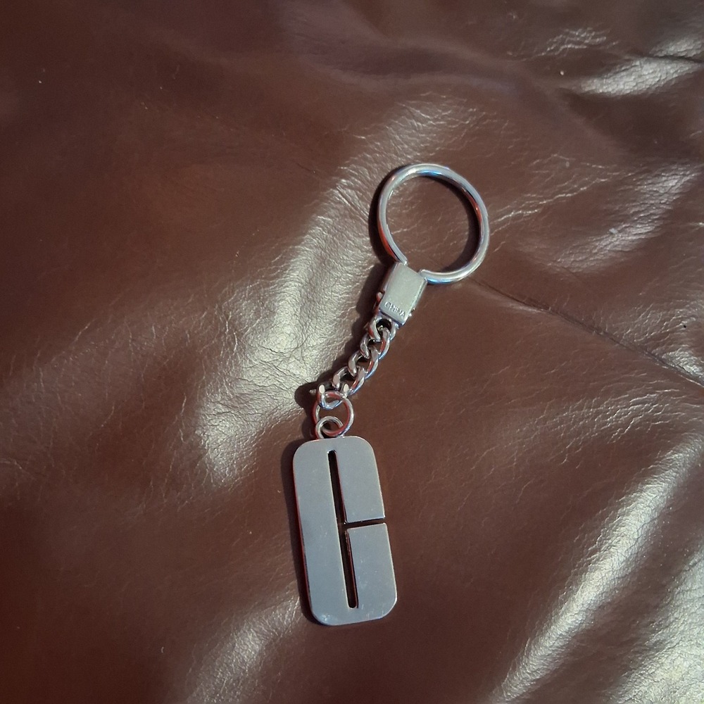 Clinique Cosmetics Silver Tone‎ Metal Key Chain/Ring with C Logo Makeup GUC